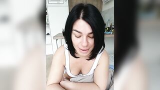 Юная красотка с большой грудью трахается во все щели